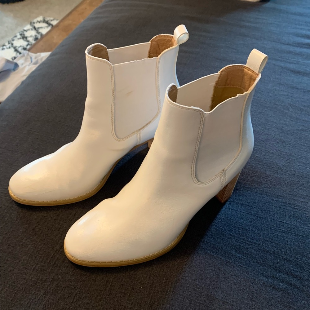 Size 9 oasis society white boots